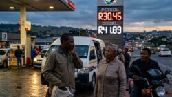 Isibikezelo Sikaphethiloli eNingizimu Afrika 2026: Uphethiloli Ungadlula ku-R30 noDizili ku-R41 Ngenxa Yokukhuphuka Kwezindleko